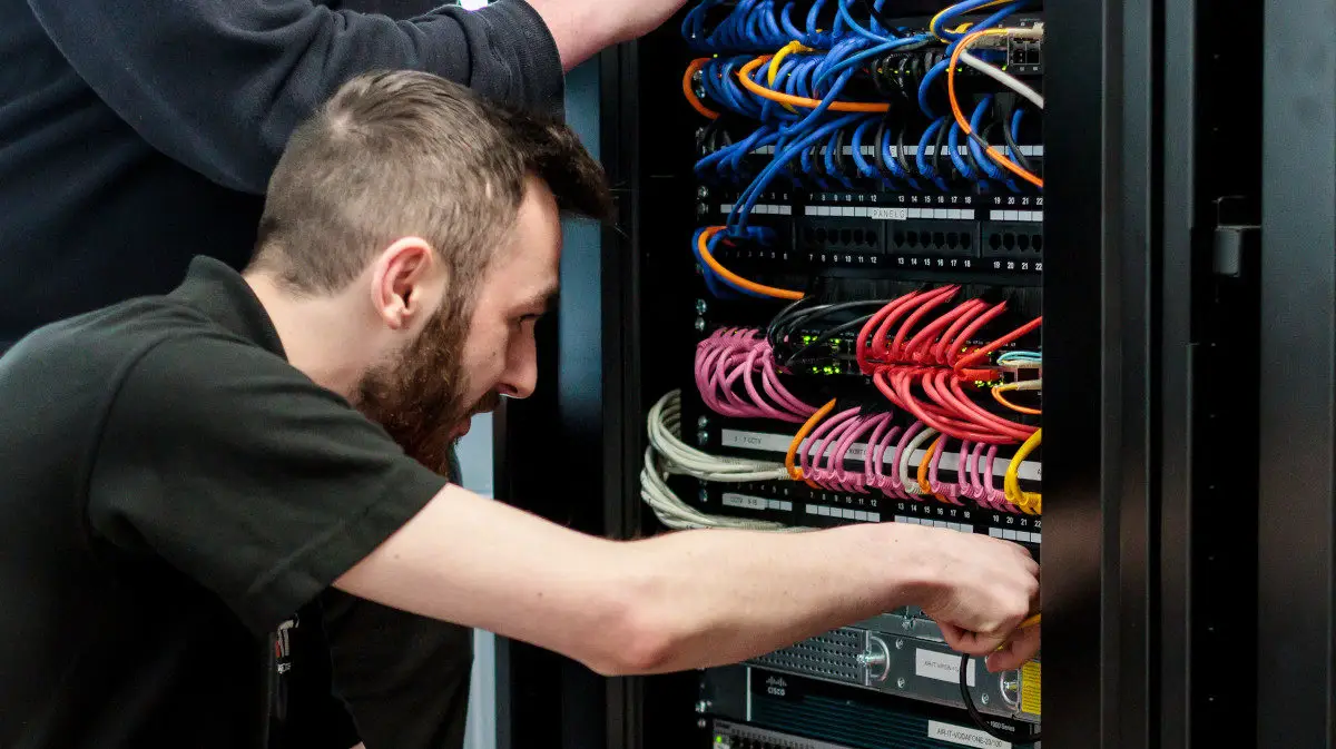 خدمات شبکه را به متخصصان حرفهای بسپارید